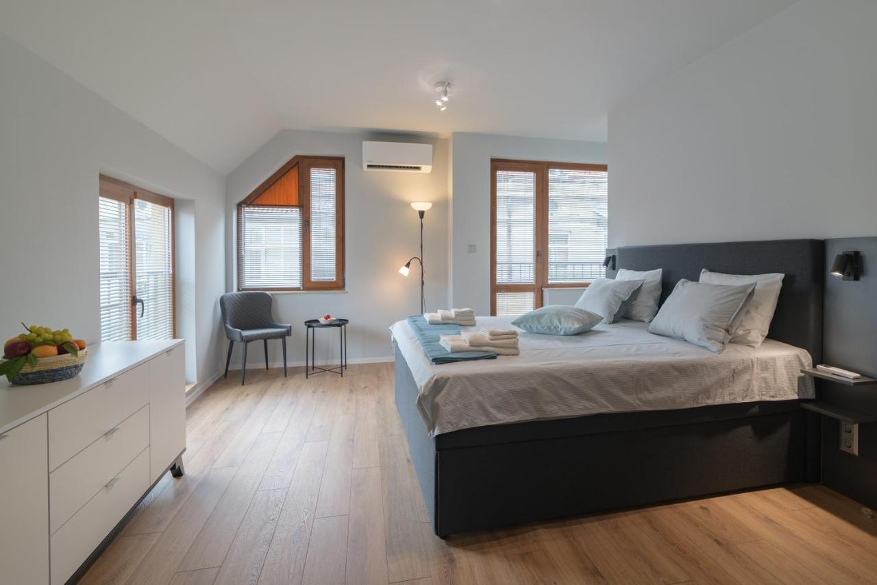 Magdalena Apartment - Two Bathrooms, Perfect City Center Varna Bagian luar foto