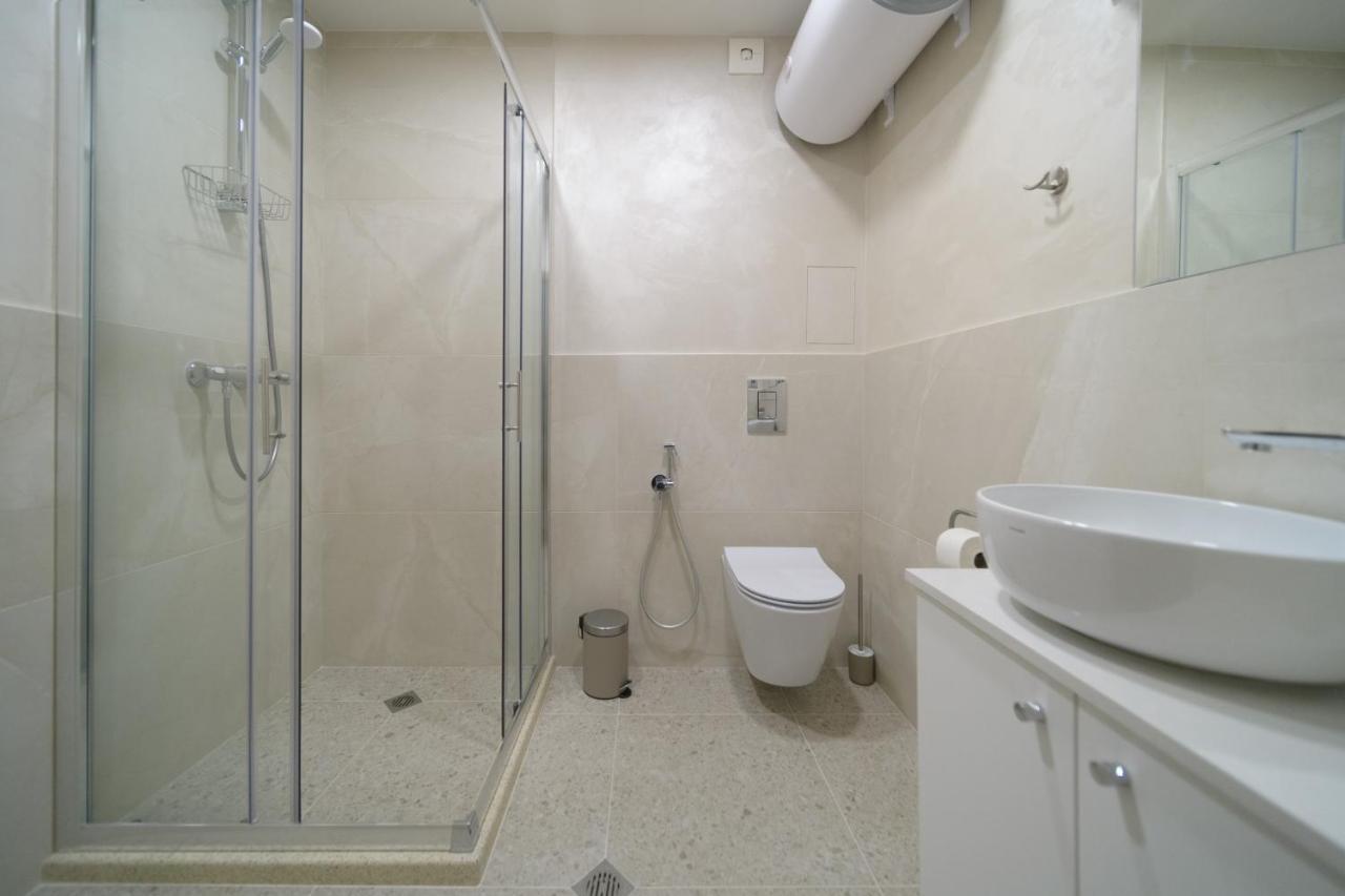 Magdalena Apartment - Two Bathrooms, Perfect City Center Varna Bagian luar foto