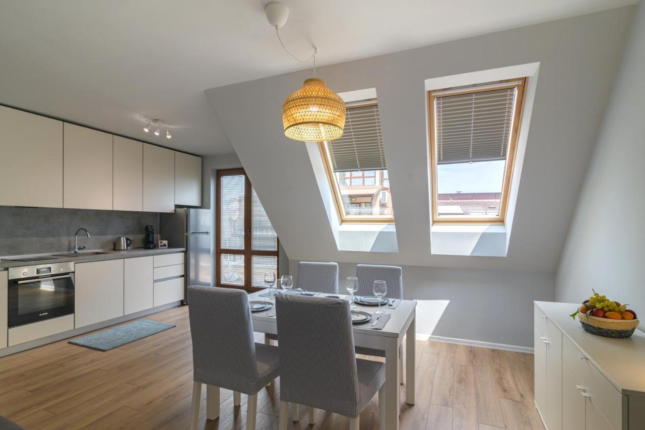 Magdalena Apartment - Two Bathrooms, Perfect City Center Varna Bagian luar foto
