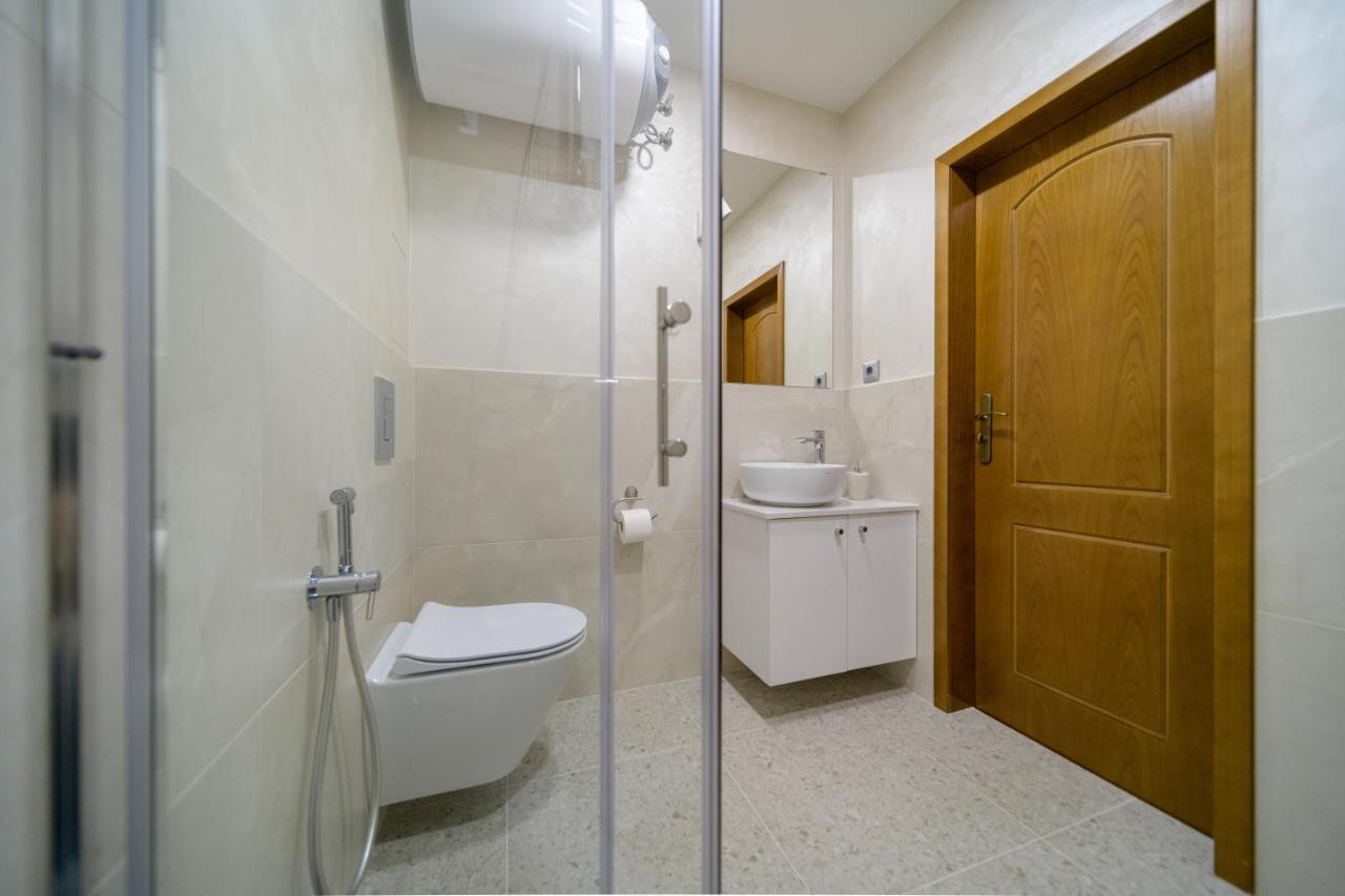 Magdalena Apartment - Two Bathrooms, Perfect City Center Varna Bagian luar foto